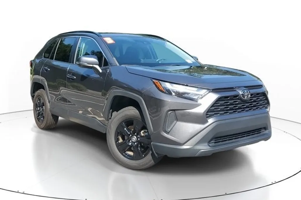2023 Toyota RAV4 XLE photo 1