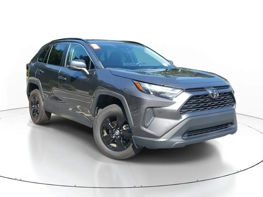 2023 Toyota RAV4 XLE photo 1