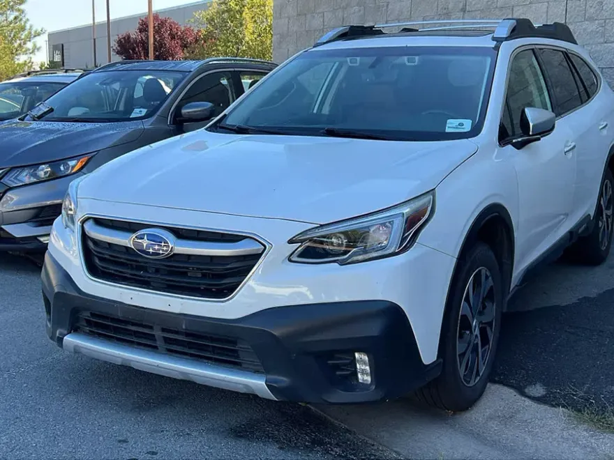 2022 Subaru Outback Touring photo 1