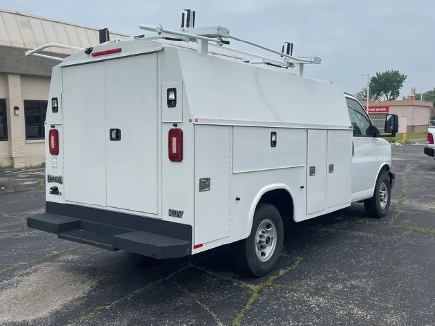 2023 Gmc Savana 3500 Cutaway photo 1