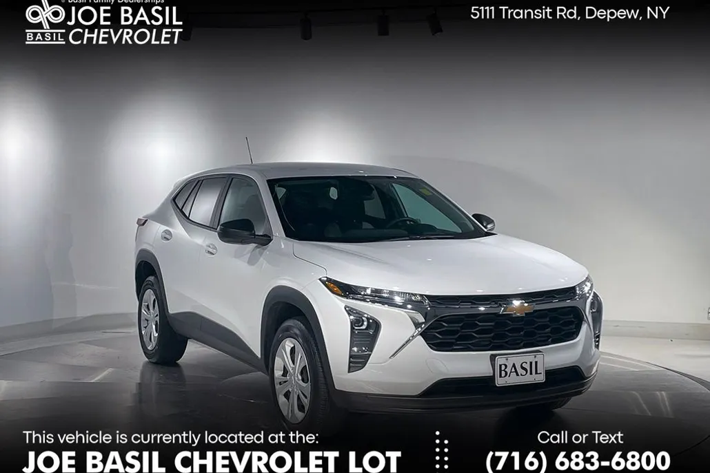 2024 Chevrolet Trax LS photo 1