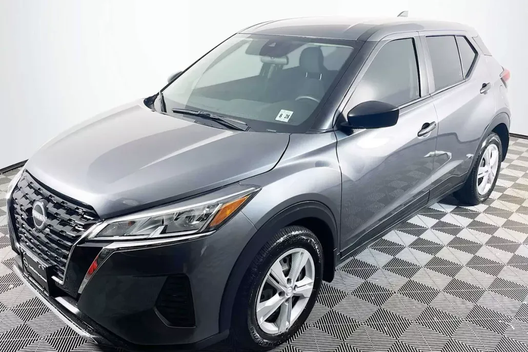 2023 Nissan Kicks S photo 1