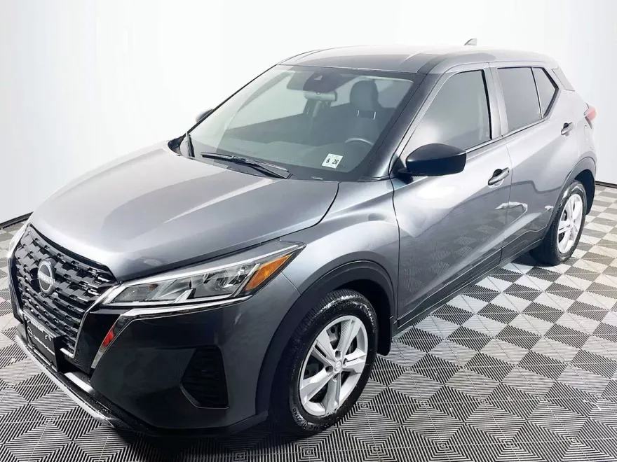 2023 Nissan Kicks S photo 1