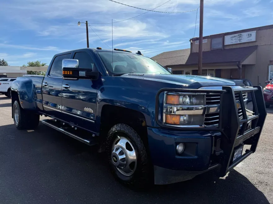 2015 Chevrolet Silverado 3500HD High Country photo 1