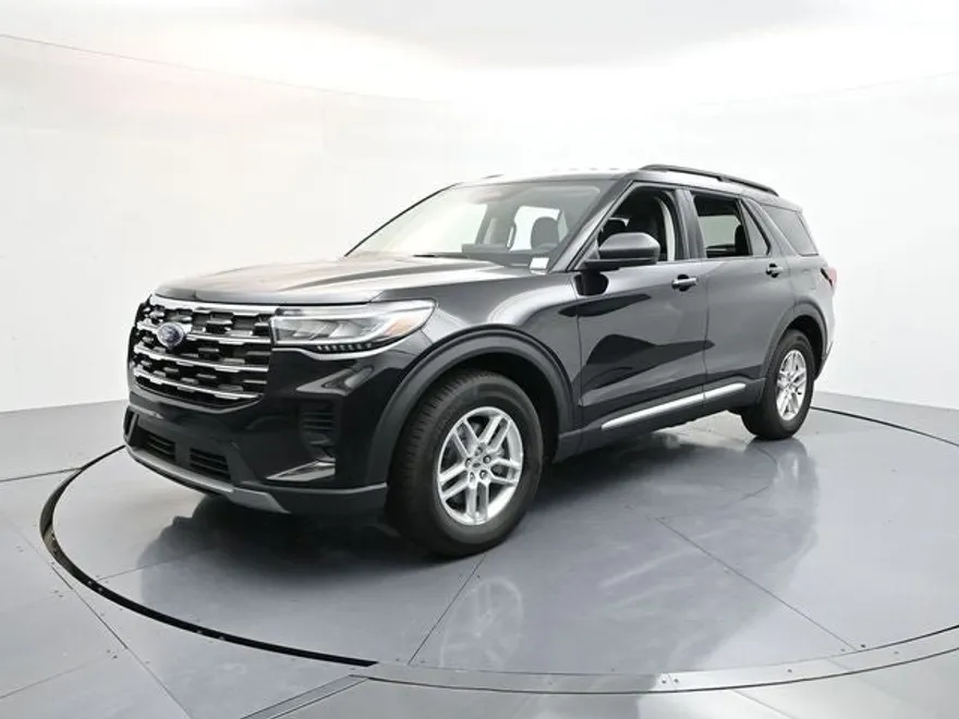 2025 Ford Explorer photo 1