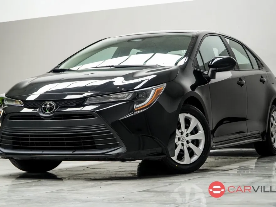 2024 Toyota Corolla LE photo 1