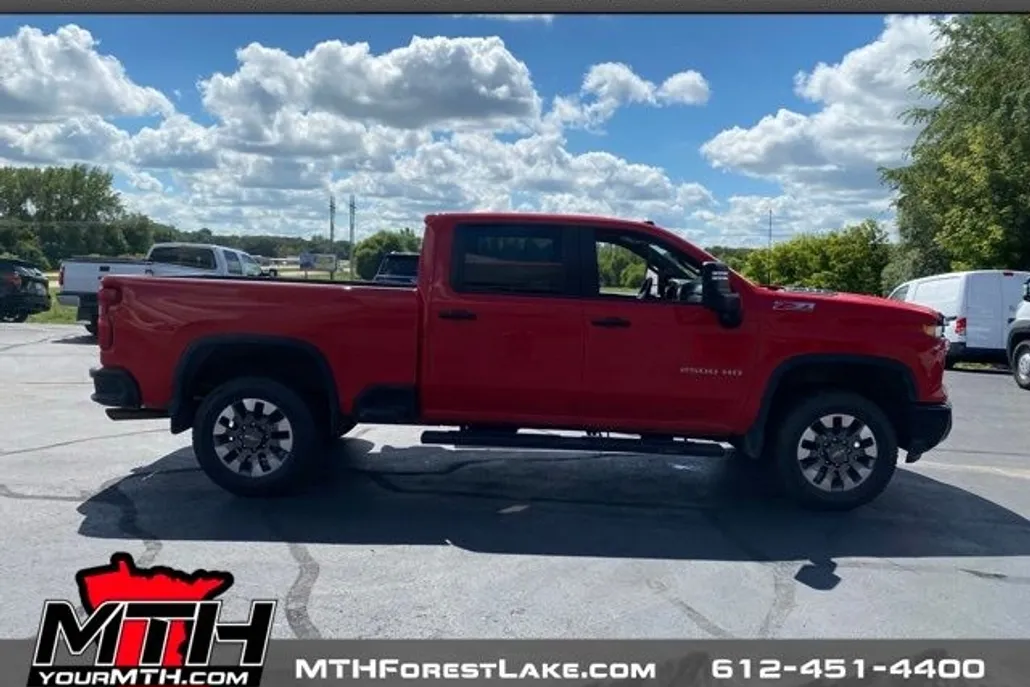 2024 Chevrolet Silverado 2500HD Custom Z71 photo 1
