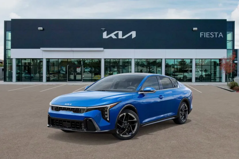 2025 Kia K4 GT-Line photo 1