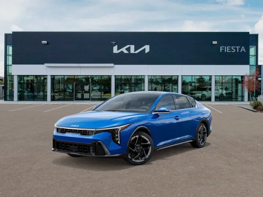 2025 Kia K4 GT-Line photo 1