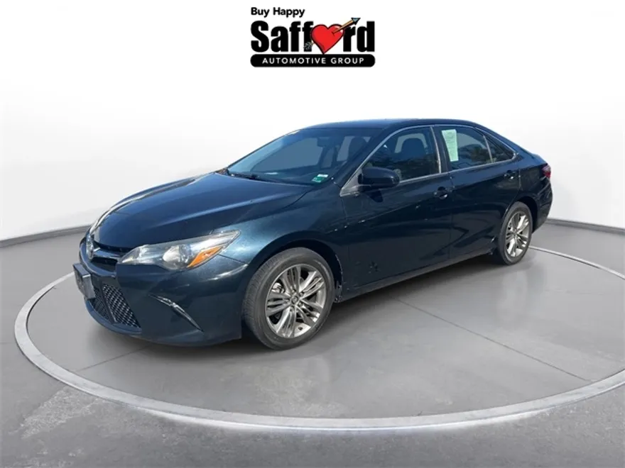 2015 Toyota Camry LE photo 1