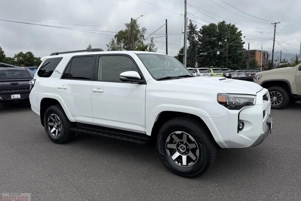 2024 Toyota 4Runner TRD Off-Road Premium photo 1