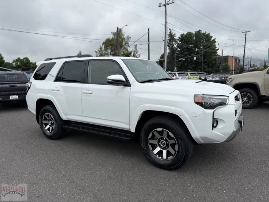 2024 Toyota 4Runner TRD Off-Road Premium photo 1