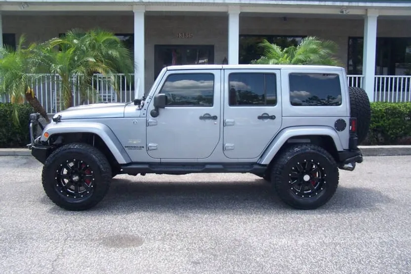 2014 Jeep Wrangler Unlimited Sahara photo 1
