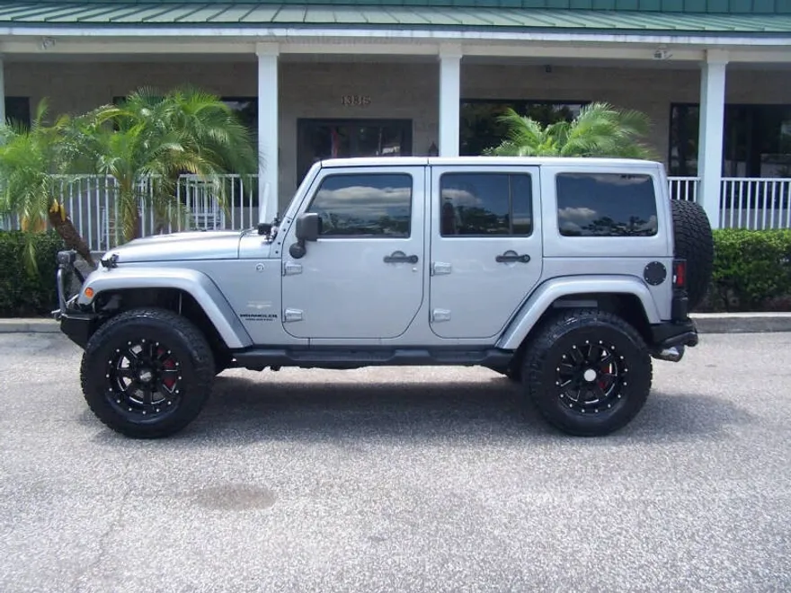 2014 Jeep Wrangler Unlimited Sahara photo 1