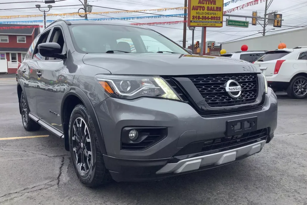 2019 Nissan Pathfinder SV photo 1