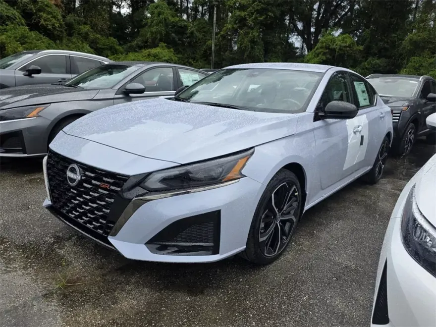 2025 Nissan Altima 2.5 SR photo 1