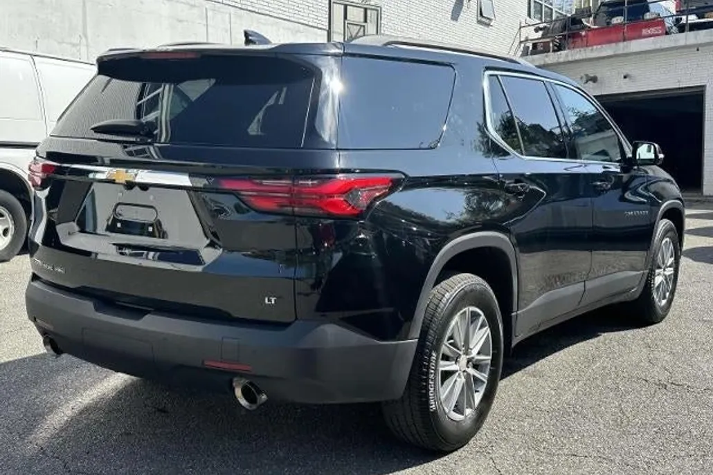 2023 Chevrolet Traverse 1LT photo 1