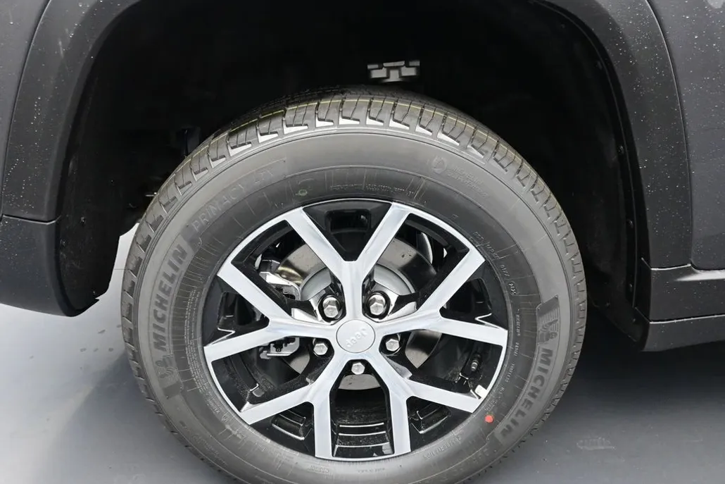 2025 Jeep Grand Cherokee Limited photo 1