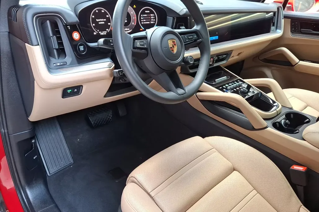 2025 Porsche Cayenne photo 1