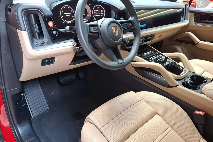 2025 Porsche Cayenne photo 1