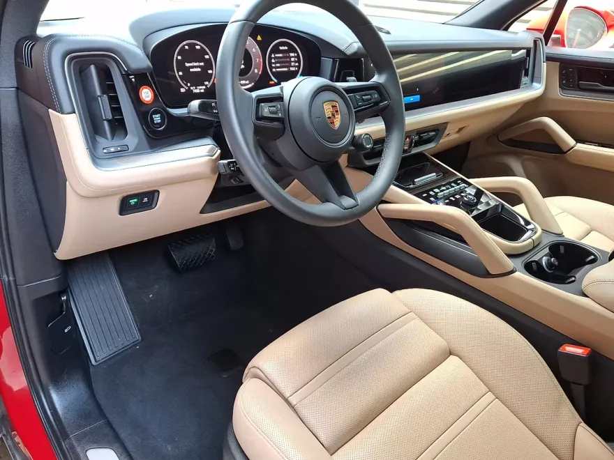 2025 Porsche Cayenne photo 1