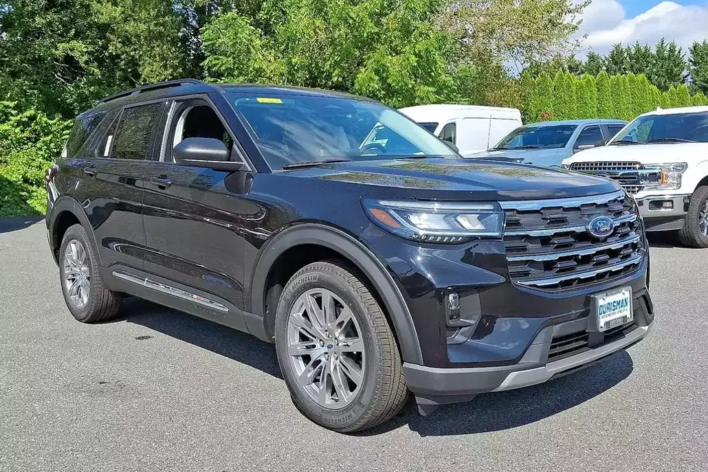 2025 Ford Explorer photo 1