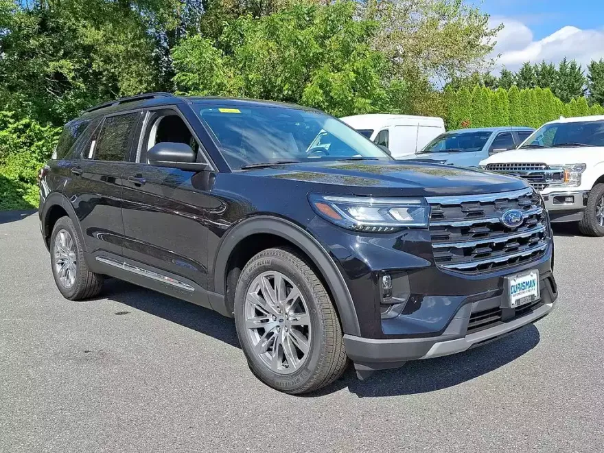 2025 Ford Explorer photo 1
