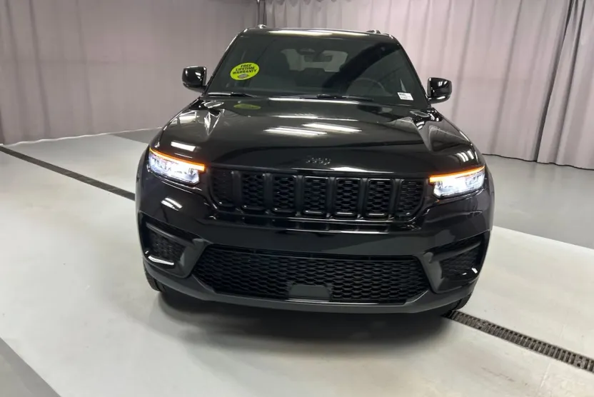2025 Jeep Grand Cherokee Altitude photo 1