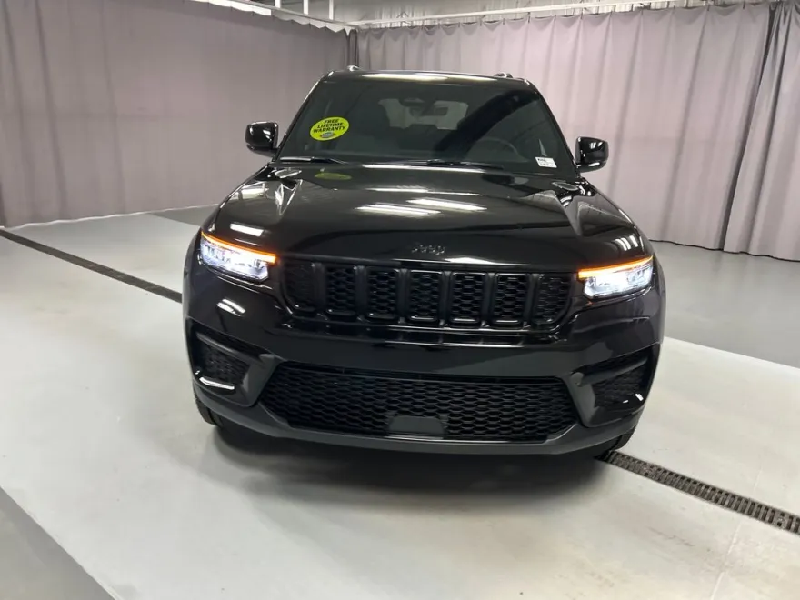 2025 Jeep Grand Cherokee Altitude photo 1