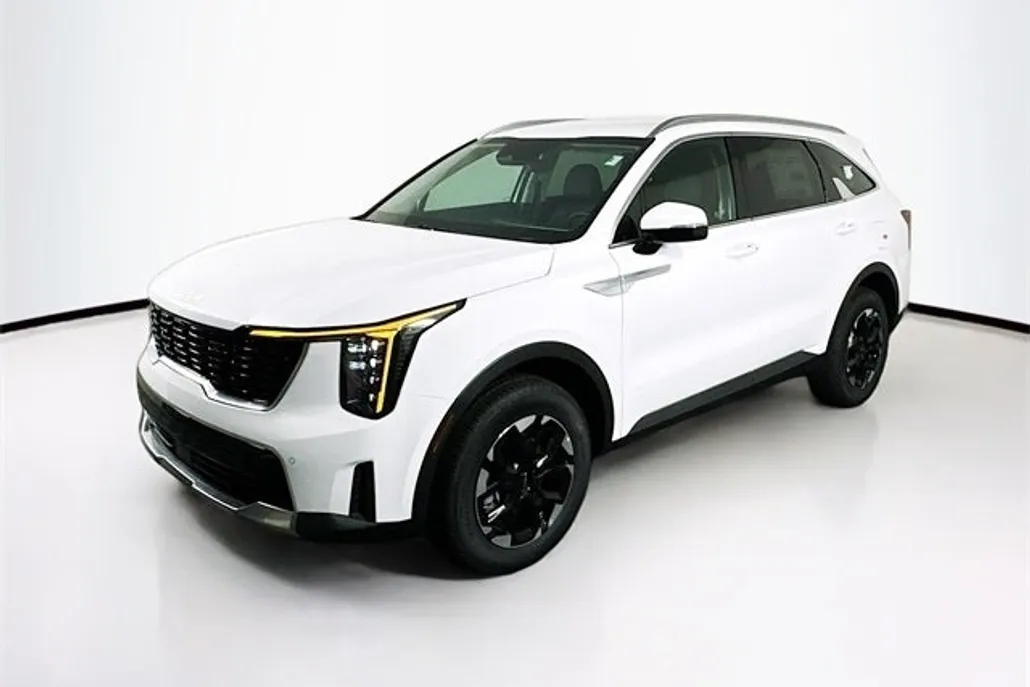 2025 Kia Sorento S photo 1