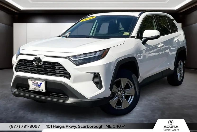 2023 Toyota RAV4 XLE photo 1