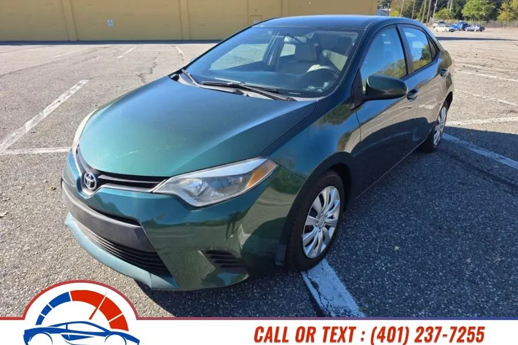 2014 Toyota Corolla LE photo 1