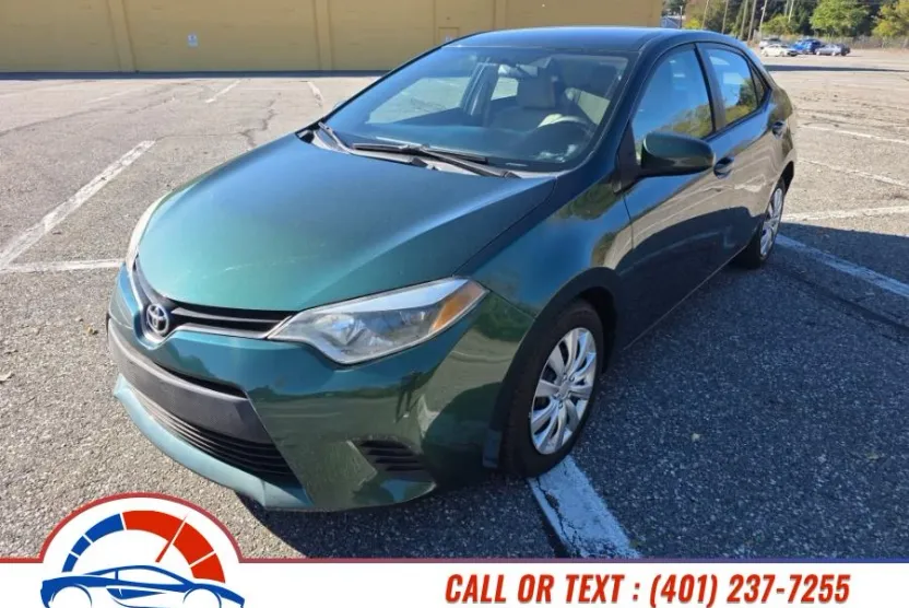 2014 Toyota Corolla LE photo 1