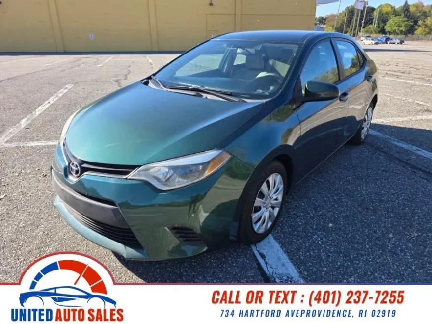 2014 Toyota Corolla LE photo 1