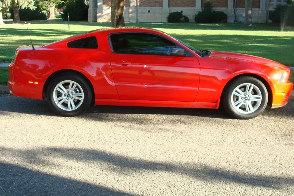 2014 Ford Mustang V6 photo 1