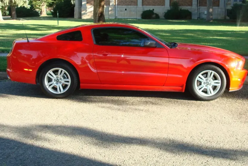 2014 Ford Mustang V6 photo 1