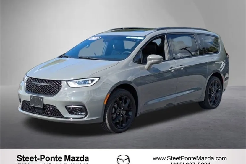 2022 Chrysler Pacifica Touring L photo 1
