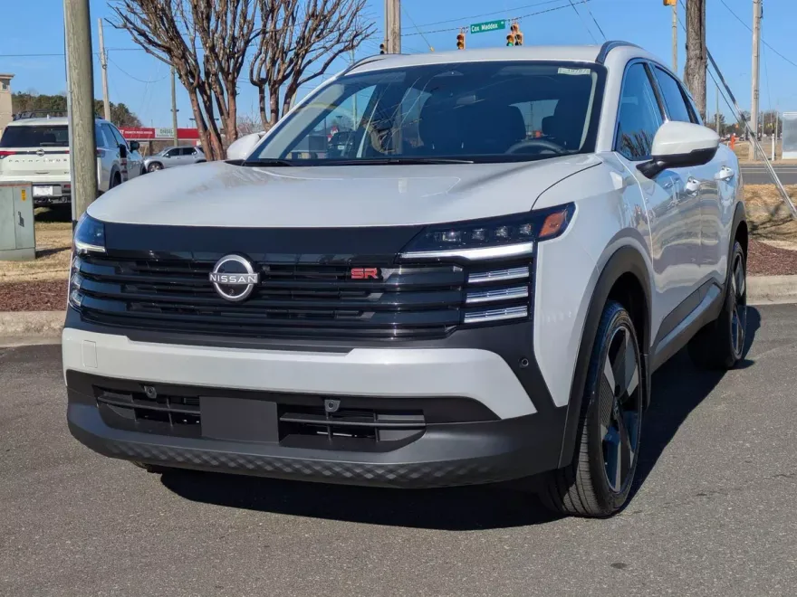 2025 Nissan Kicks SR photo 1