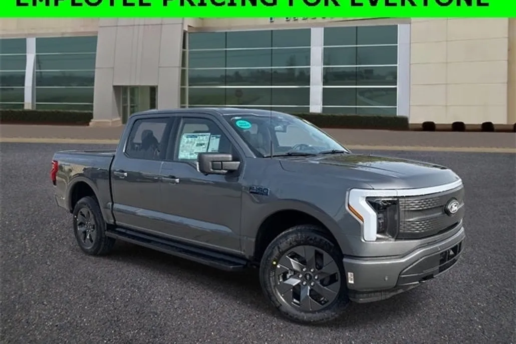 2025 Ford F-150 Lightning photo 1