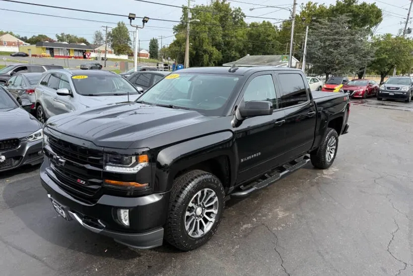 2018 Chevrolet Silverado 1500 LT photo 1