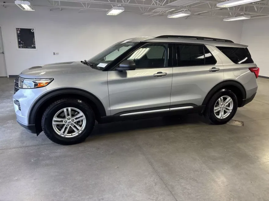 2022 Ford Explorer XLT photo 1