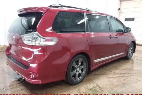 2016 Toyota Sienna SE photo 3