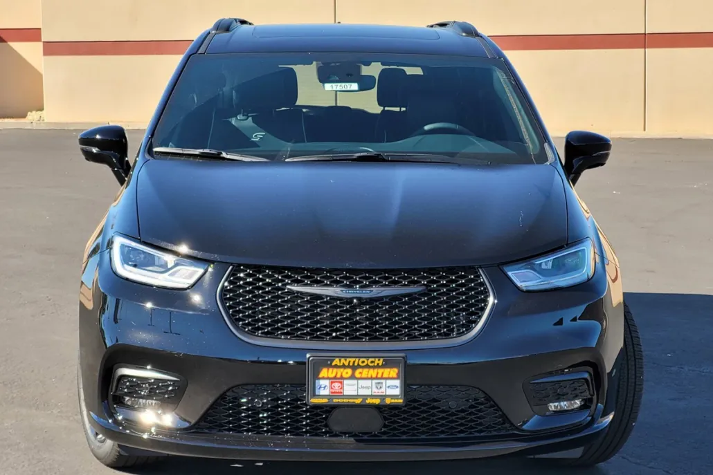 2026 Chrysler Pacifica Limited photo 1