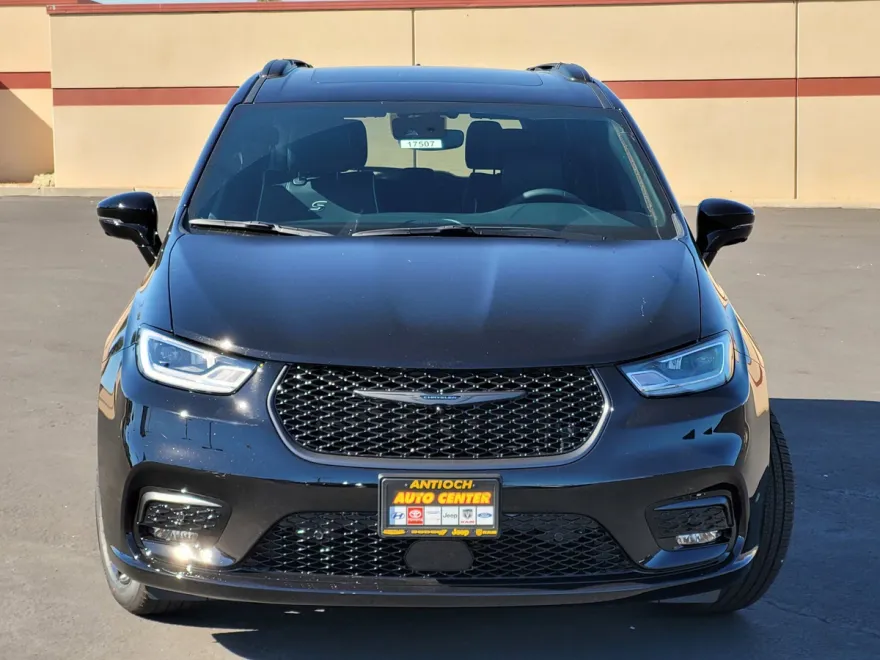 2026 Chrysler Pacifica Limited photo 1