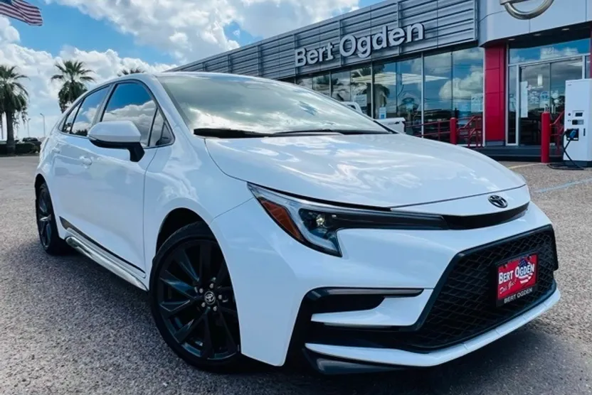 2024 Toyota Corolla SE photo 1