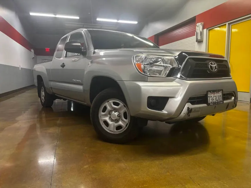 2015 Toyota Tacoma Base Access Cab photo 1