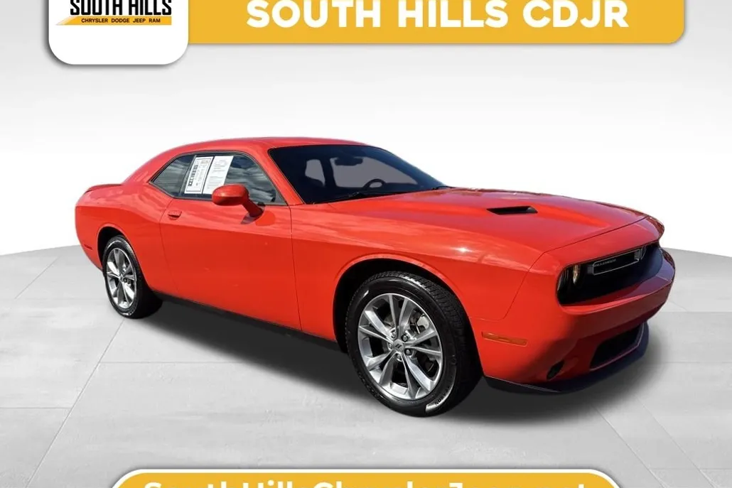 2022 Dodge Challenger SXT photo 1