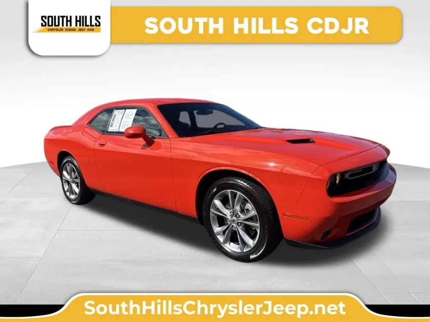 2022 Dodge Challenger SXT photo 1