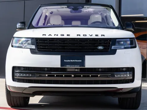2023 Land Rover Range Rover SE photo 4
