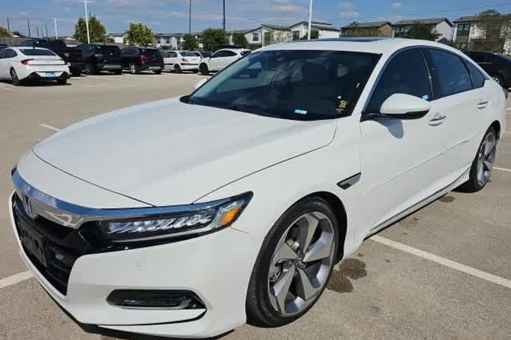 2020 Honda Accord Touring 2.0T photo 1